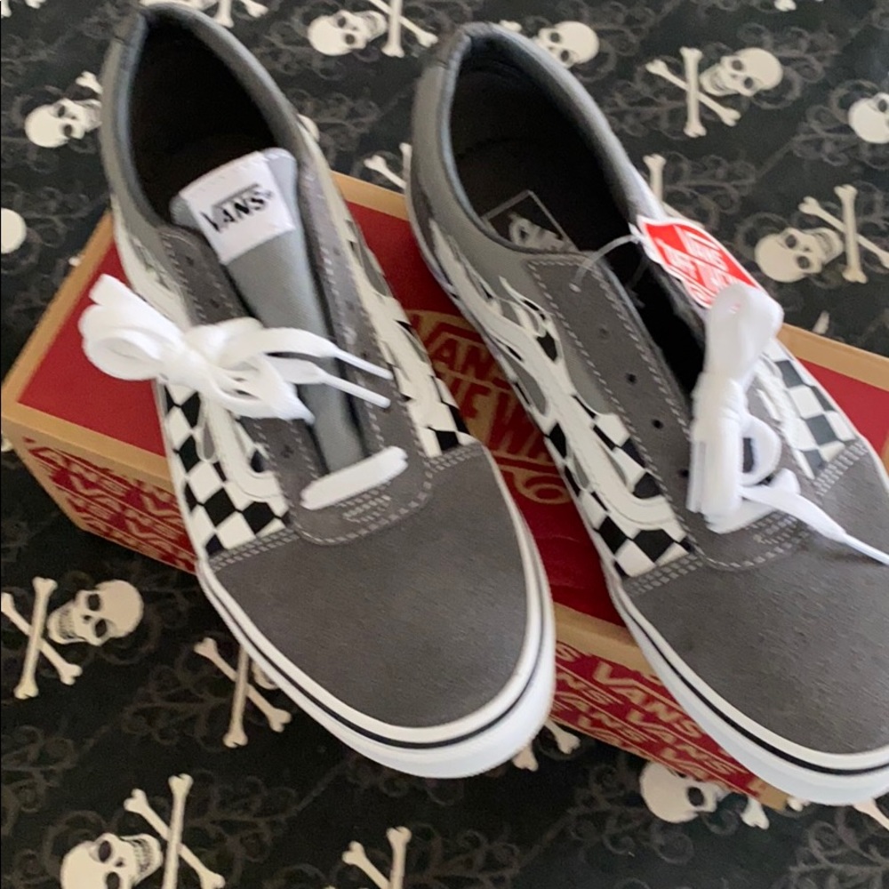 Vans Grey/black/white flame checkered youth size 7